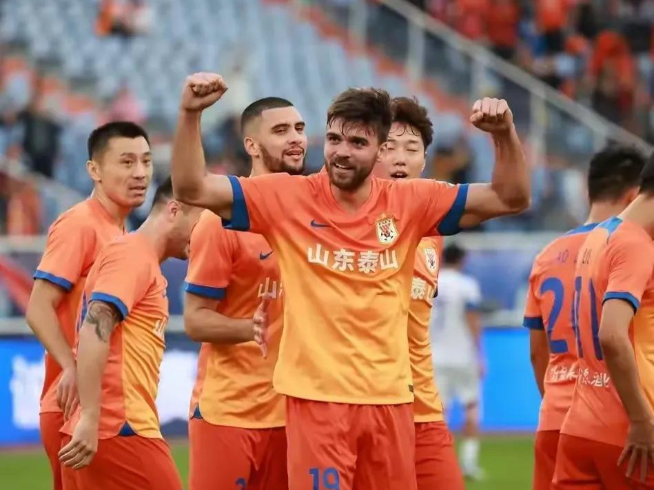 今晨西甲传出新动向,山东泰山防线松动,管理层表态——管理层满意,心理建设被强调 今晨西甲传出新动向,山东泰山防线松动,管理层表态——管理层满意,心理建设被强调