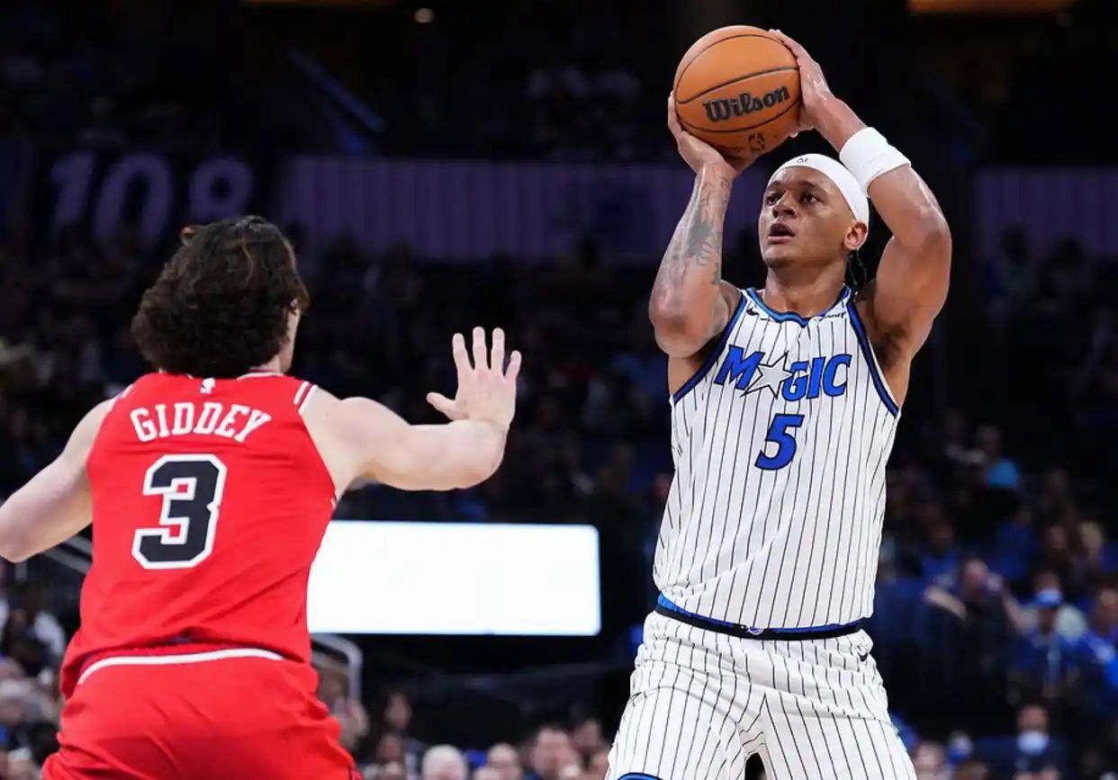 转折点！迈阿密热火手感冰凉，NBA季后赛国际比赛日攻防权衡，气氛紧张，球探报告显示潜力