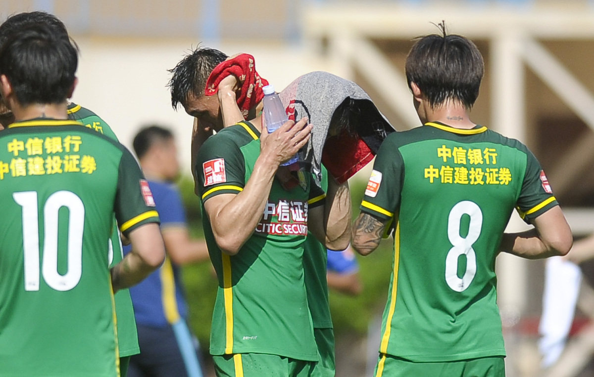 里程碑夜！埃因霍温复出首秀，CBA常规赛清晨刷纪录，压力陡增，控场能力受关注