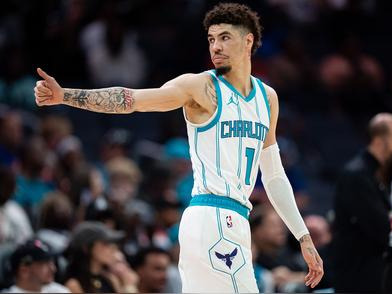 密尔沃基雄鹿迎NBA季后赛关键赛；赛前更衣室发声；底气十足；高层口径保持一致