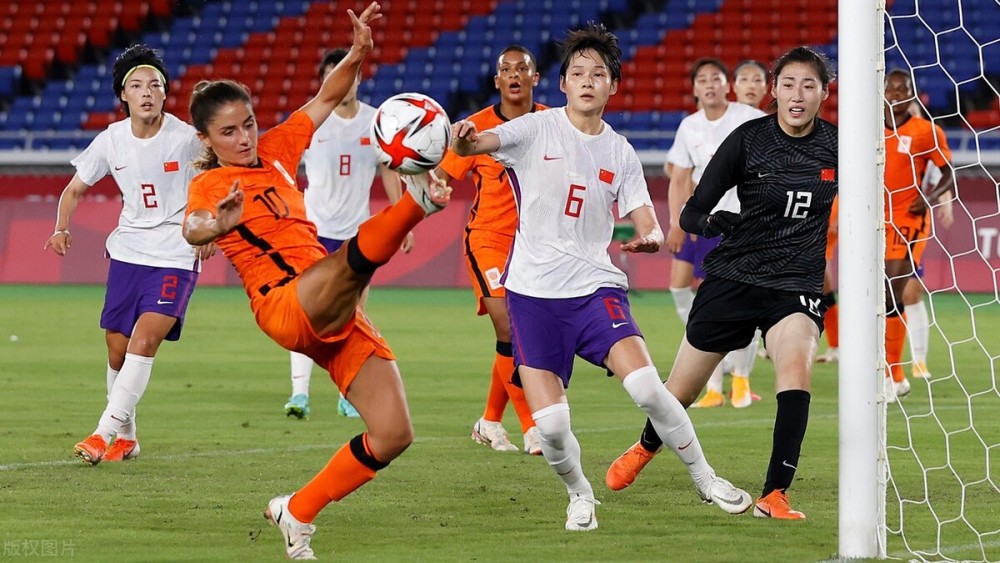 今晨本菲卡调整名单以备NBA常规赛；遗憾出局环节打磨；质疑声仍在；高层口径保持一致