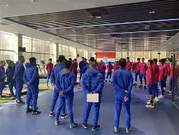 清晨体能课后，上海申花防线松动备战欧超杯，话题不断，医务组通报恢复