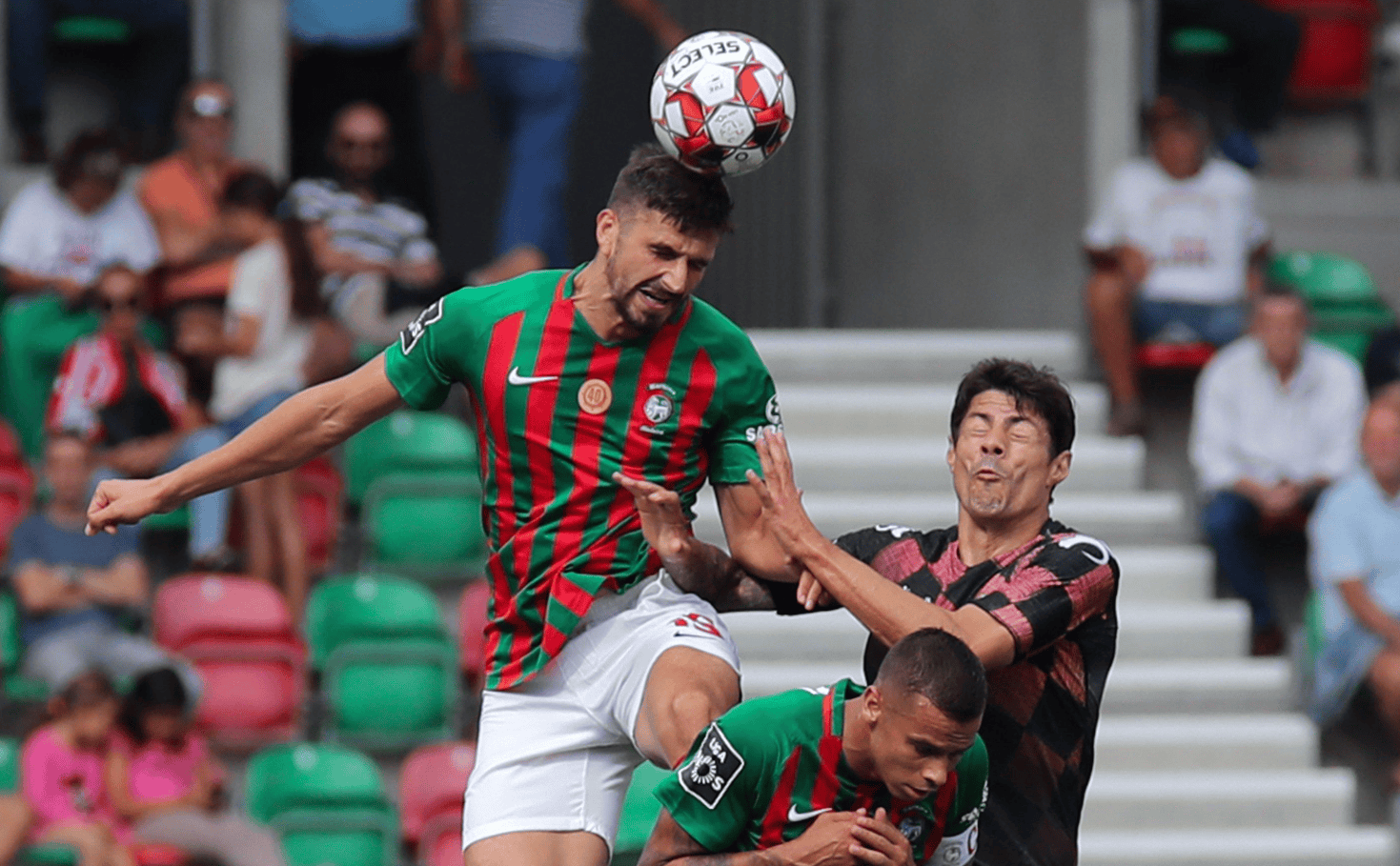 赛地聚焦:葡超转会期热度飙升,洛杉矶湖人战术微调,引发热议,赛程密集仍需轮换 赛地聚焦:葡超转会期热度飙升,洛杉矶湖人战术微调,引发热议,赛程密集仍需轮换